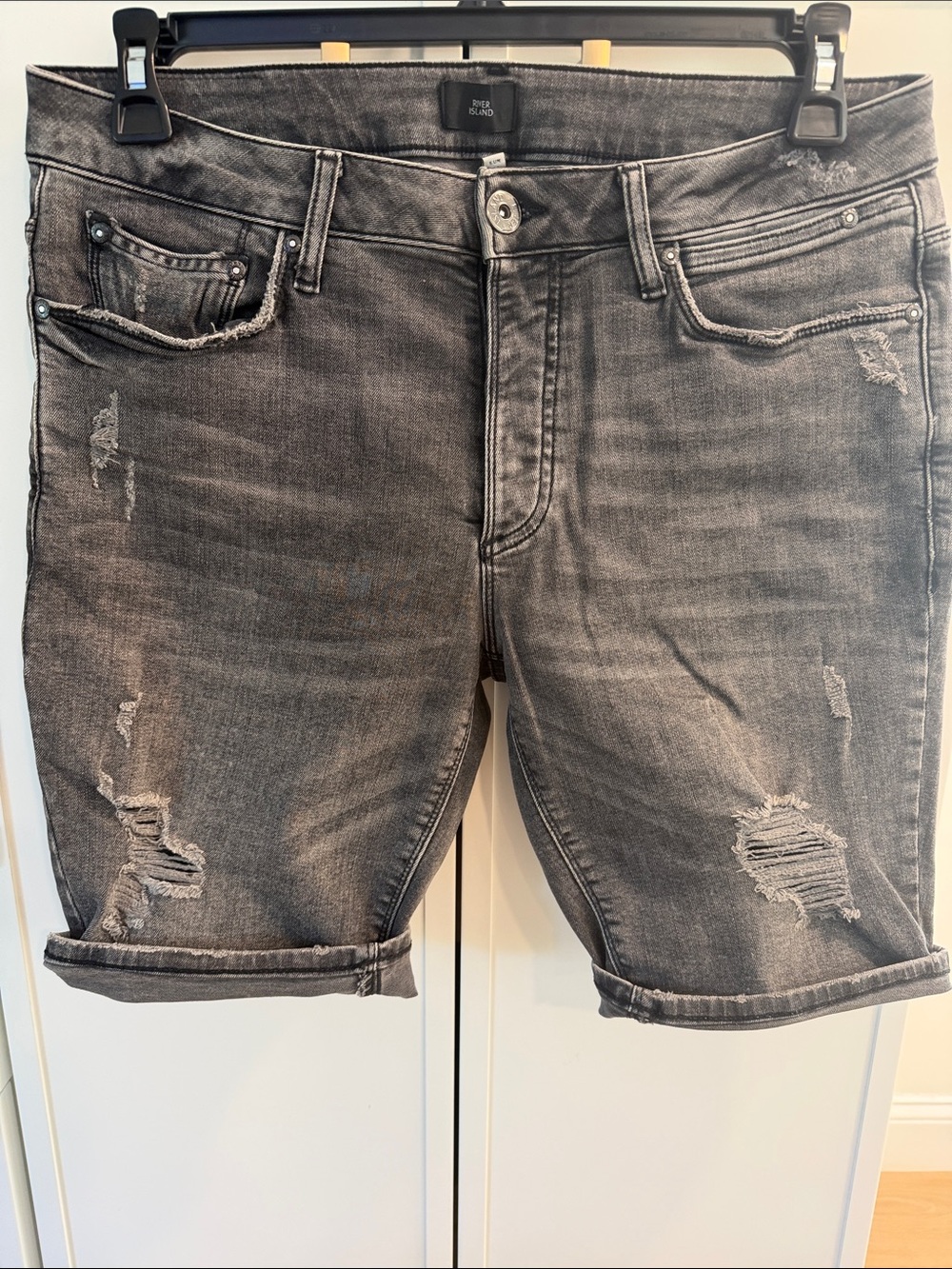 🔥Men's River Island Skinny Stretch Distressed Black Denim Shorts from UK Size 32